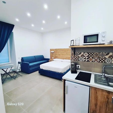 Residenza Nascari Al Plebiscito Hotel Наполи Екстериор снимка