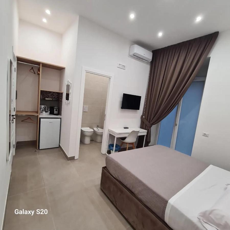 Residenza Nascari Al Plebiscito Hotel Наполи Екстериор снимка