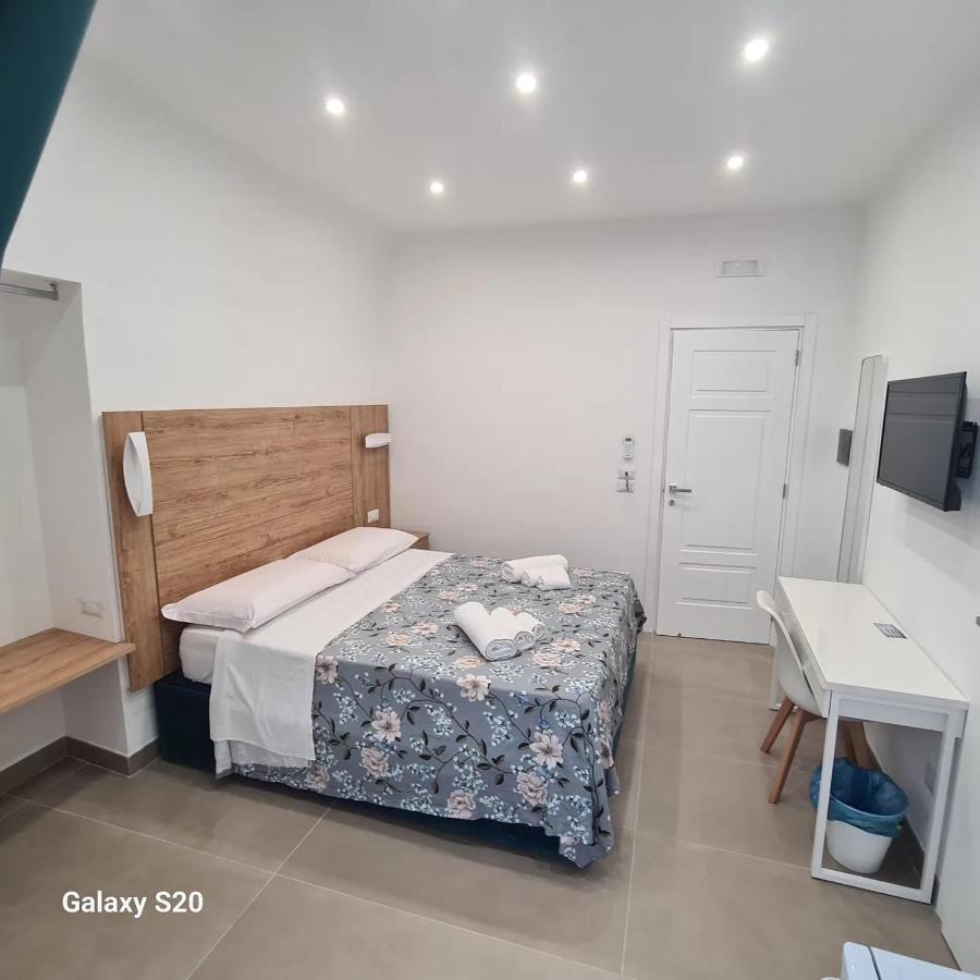 Residenza Nascari Al Plebiscito Hotel Наполи Екстериор снимка